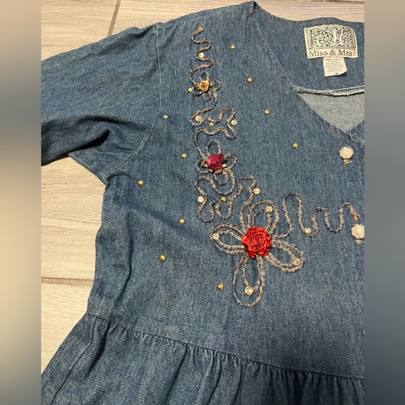 Miss & Mrs Vtg Women’s Blue Medium Denim Flower embroidery decor Dress - Picture 11 of 15